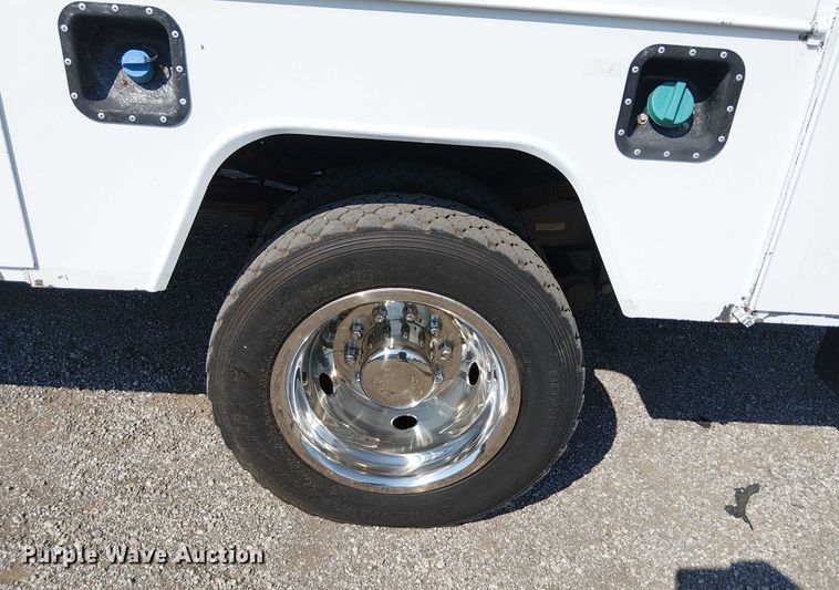 image for item NU9718 2011 Ford F550 Super Duty bucket truck