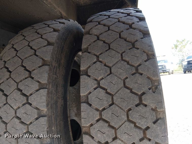 image for item NU9718 2011 Ford F550 Super Duty bucket truck