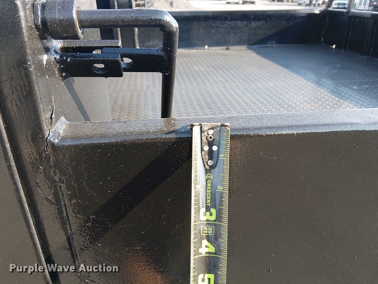 image for item NU9726 2013 RAM 5500 Crew Cab flatbed truck