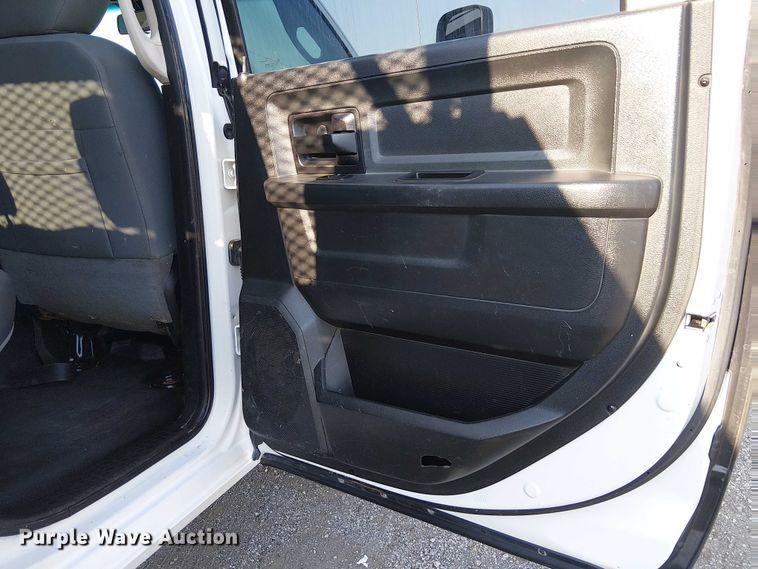 image for item NU9726 2013 RAM 5500 Crew Cab flatbed truck