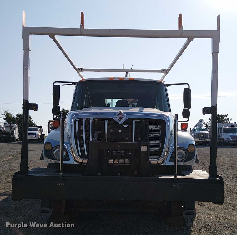 image for item NU9727 2009 International 7500 Crew Cab crane truck