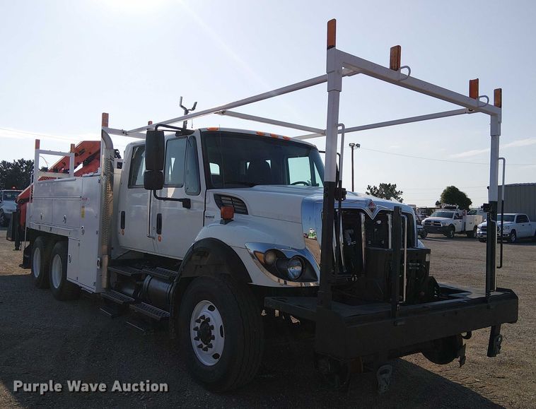 image for item NU9727 2009 International 7500 Crew Cab crane truck