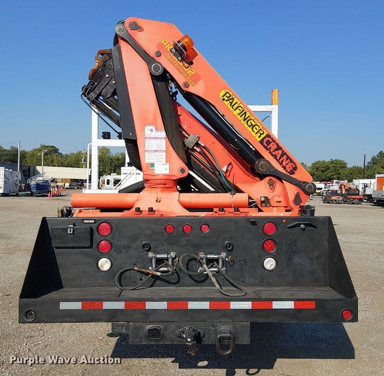 image for item NU9727 2009 International 7500 Crew Cab crane truck