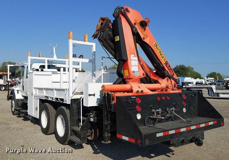 image for item NU9727 2009 International 7500 Crew Cab crane truck