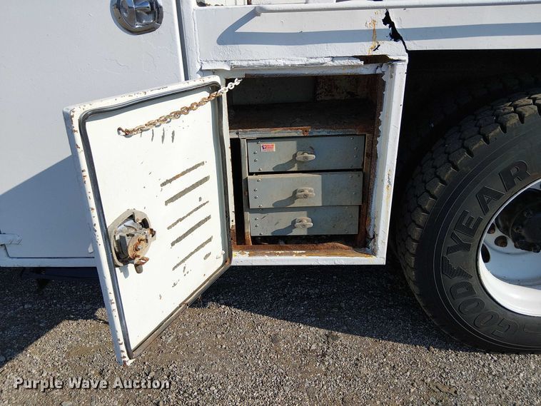 image for item NU9727 2009 International 7500 Crew Cab crane truck