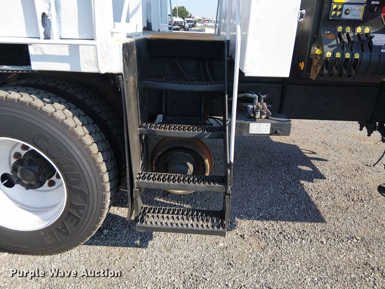 image for item NU9727 2009 International 7500 Crew Cab crane truck