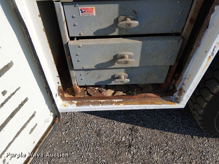 image for item NU9727 2009 International 7500 Crew Cab crane truck