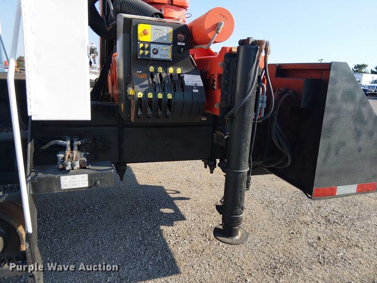 image for item NU9727 2009 International 7500 Crew Cab crane truck