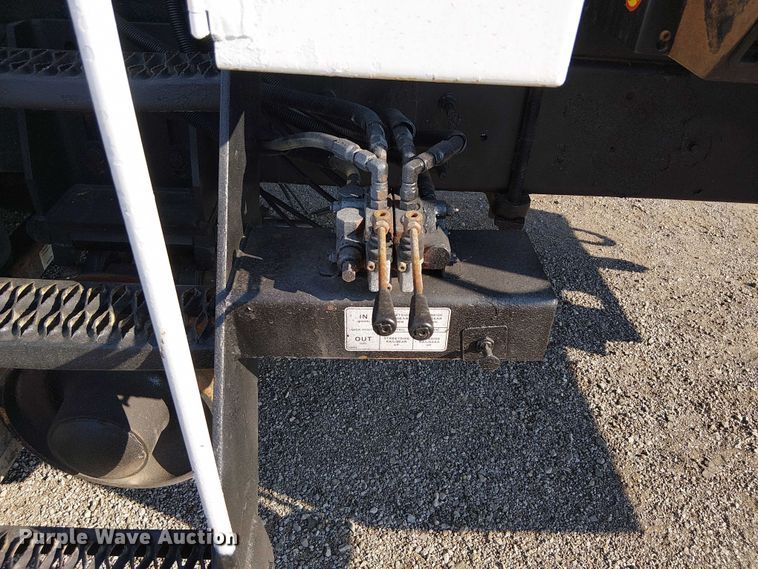 image for item NU9727 2009 International 7500 Crew Cab crane truck