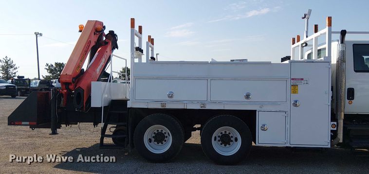 image for item NU9727 2009 International 7500 Crew Cab crane truck