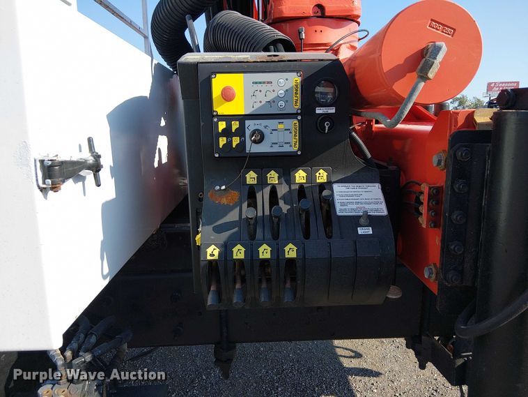 image for item NU9727 2009 International 7500 Crew Cab crane truck