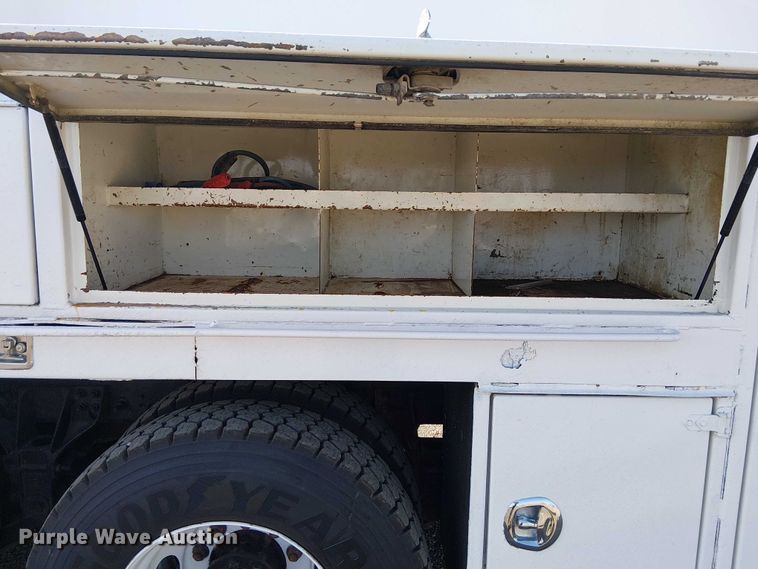 image for item NU9727 2009 International 7500 Crew Cab crane truck