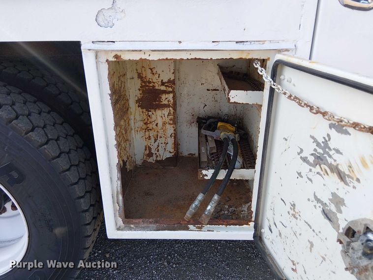 image for item NU9727 2009 International 7500 Crew Cab crane truck