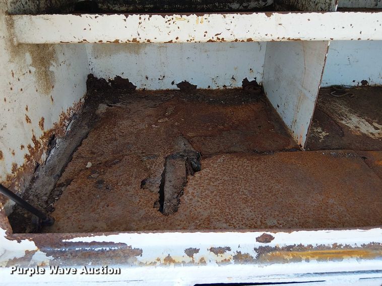 image for item NU9727 2009 International 7500 Crew Cab crane truck