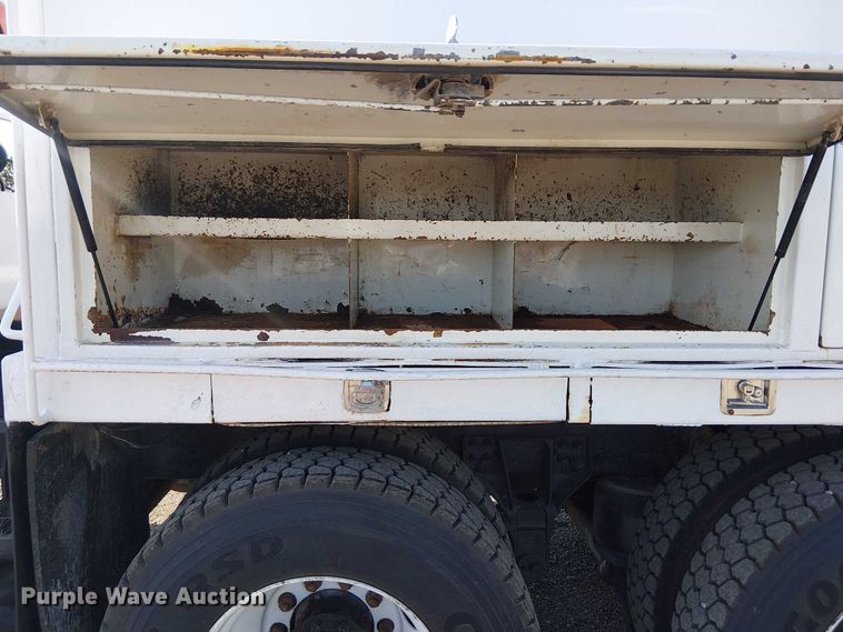 image for item NU9727 2009 International 7500 Crew Cab crane truck