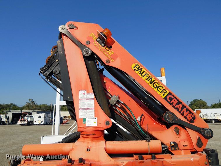 image for item NU9727 2009 International 7500 Crew Cab crane truck