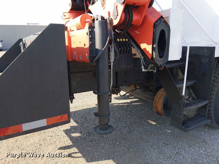 image for item NU9727 2009 International 7500 Crew Cab crane truck