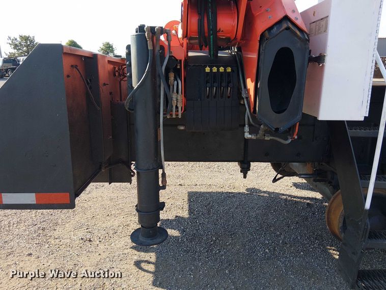 image for item NU9727 2009 International 7500 Crew Cab crane truck