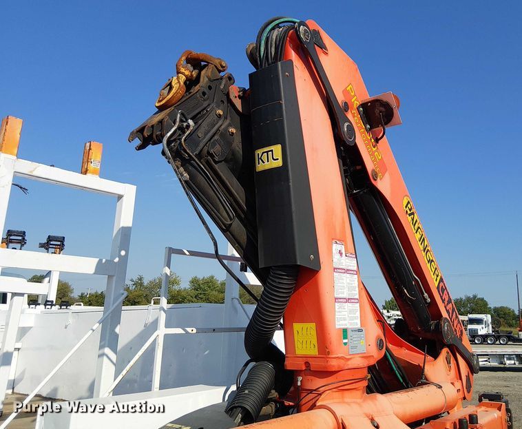 image for item NU9727 2009 International 7500 Crew Cab crane truck