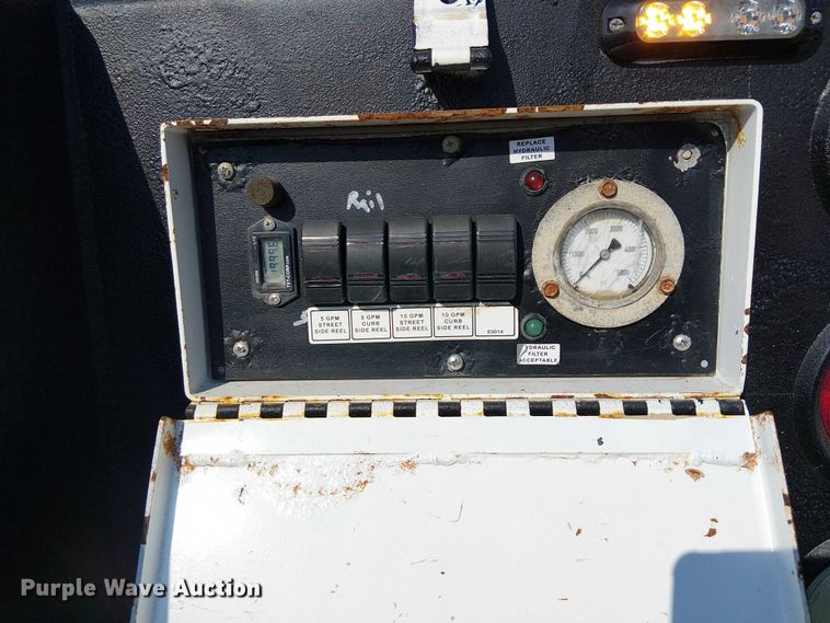 image for item NU9727 2009 International 7500 Crew Cab crane truck