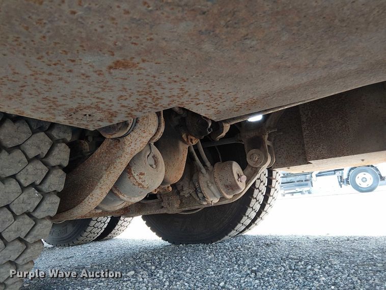 image for item NU9727 2009 International 7500 Crew Cab crane truck