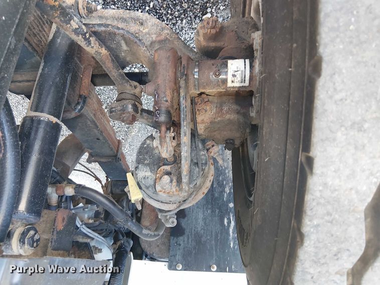 image for item NU9727 2009 International 7500 Crew Cab crane truck