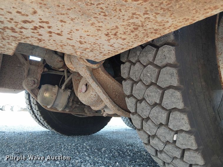 image for item NU9727 2009 International 7500 Crew Cab crane truck