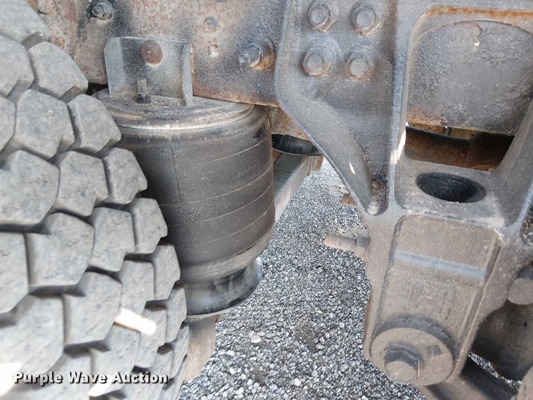 image for item NU9727 2009 International 7500 Crew Cab crane truck