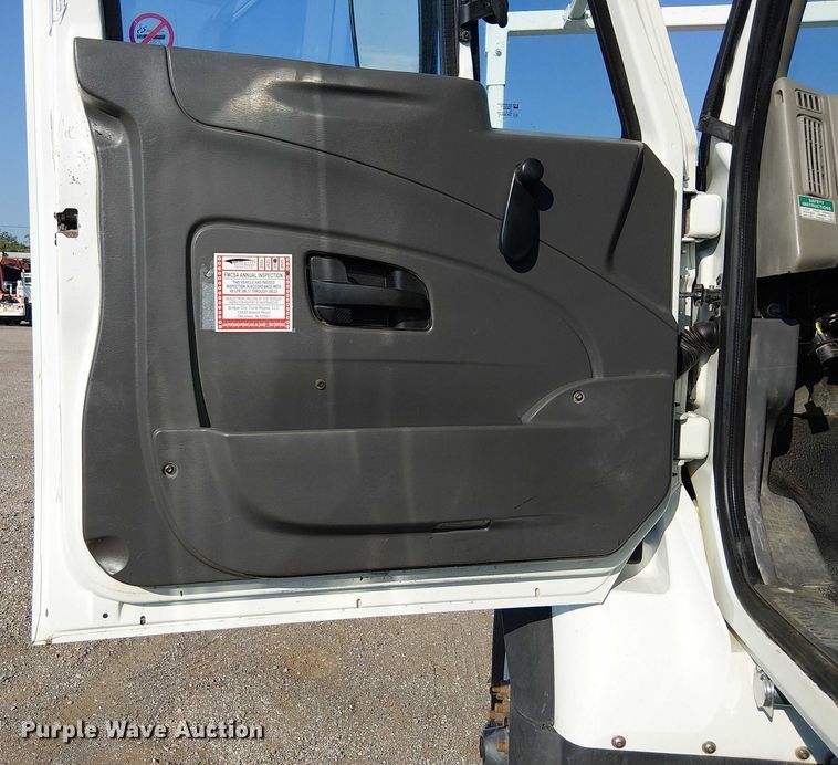 image for item NU9727 2009 International 7500 Crew Cab crane truck