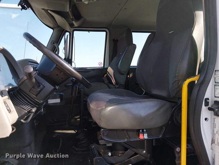 image for item NU9727 2009 International 7500 Crew Cab crane truck