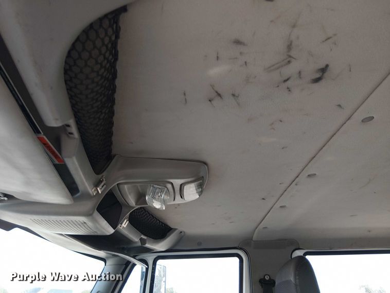 image for item NU9727 2009 International 7500 Crew Cab crane truck