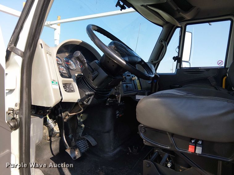 image for item NU9727 2009 International 7500 Crew Cab crane truck