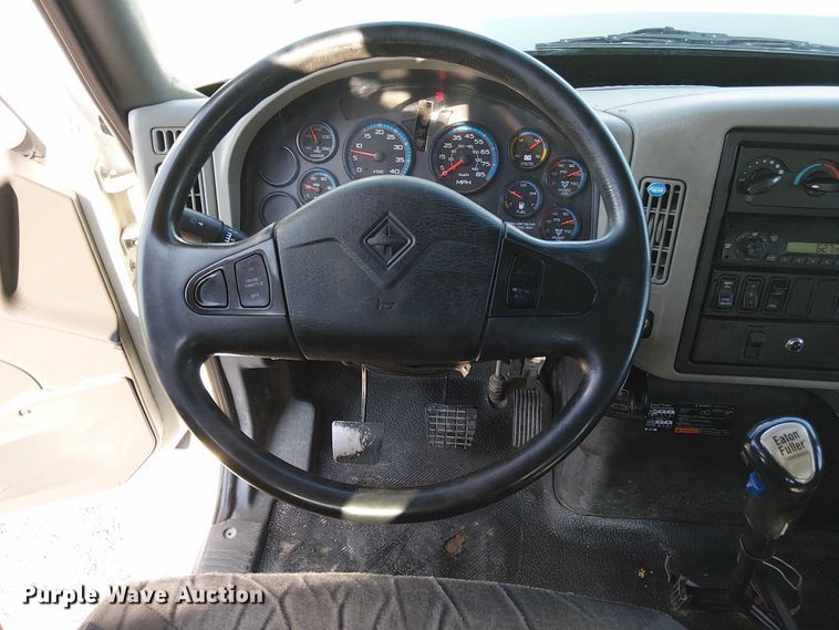 image for item NU9727 2009 International 7500 Crew Cab crane truck