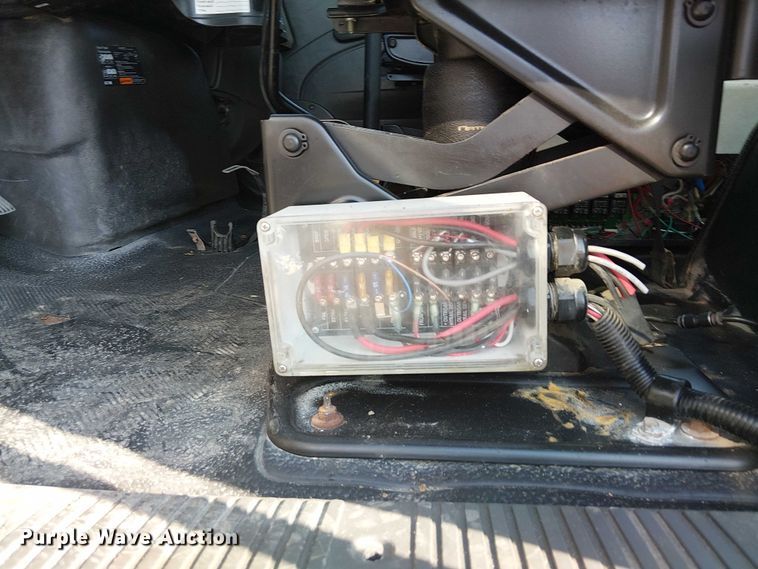 image for item NU9727 2009 International 7500 Crew Cab crane truck