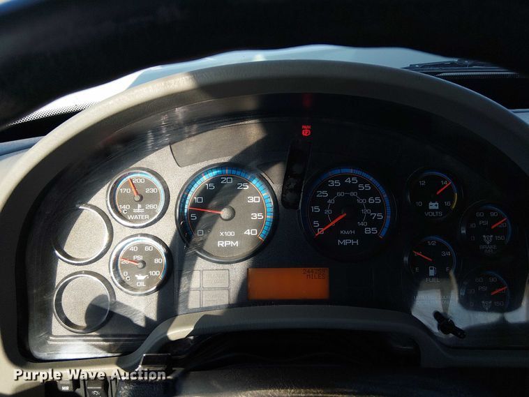 image for item NU9727 2009 International 7500 Crew Cab crane truck