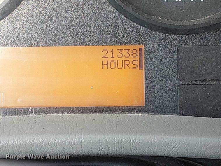 image for item NU9727 2009 International 7500 Crew Cab crane truck