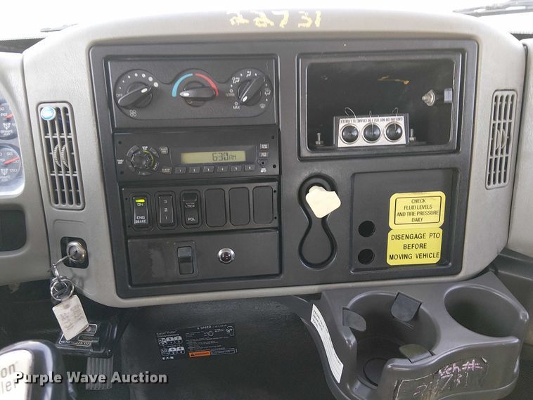 image for item NU9727 2009 International 7500 Crew Cab crane truck