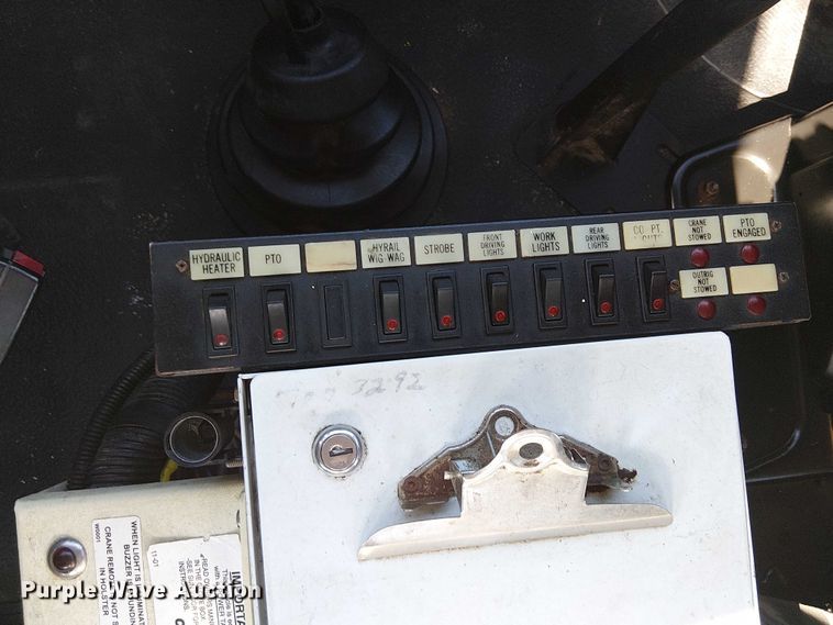 image for item NU9727 2009 International 7500 Crew Cab crane truck