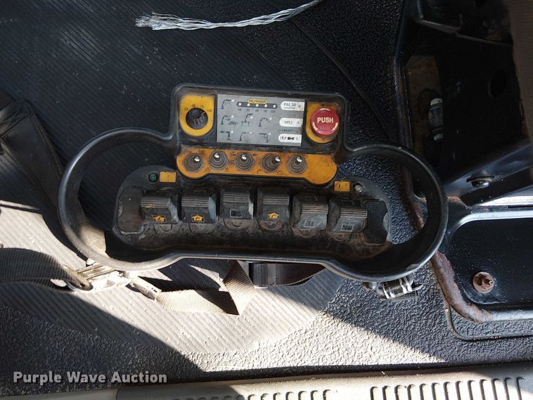 image for item NU9727 2009 International 7500 Crew Cab crane truck