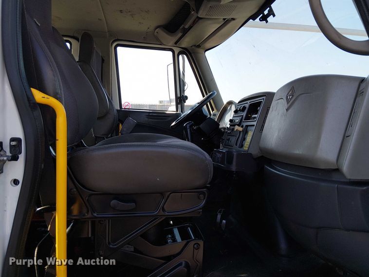 image for item NU9727 2009 International 7500 Crew Cab crane truck