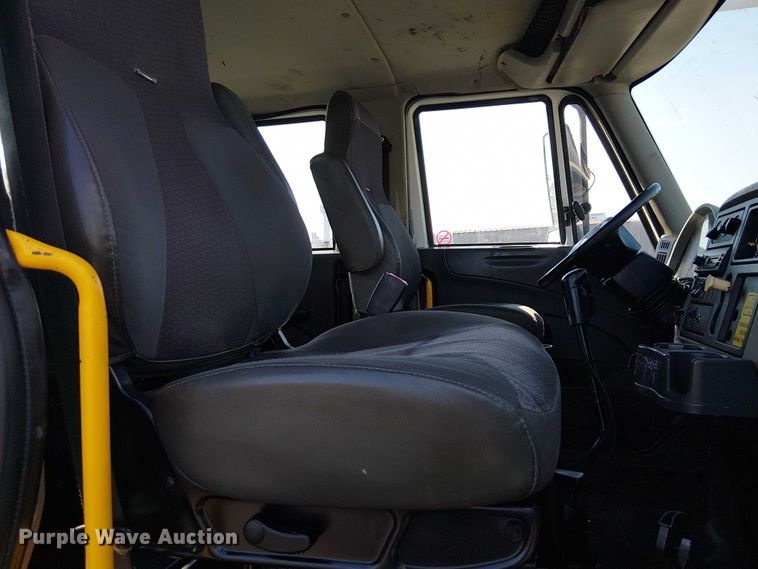 image for item NU9727 2009 International 7500 Crew Cab crane truck