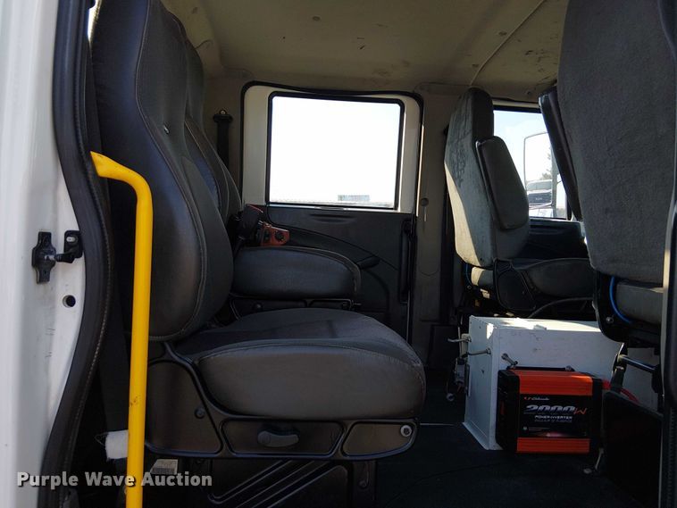 image for item NU9727 2009 International 7500 Crew Cab crane truck