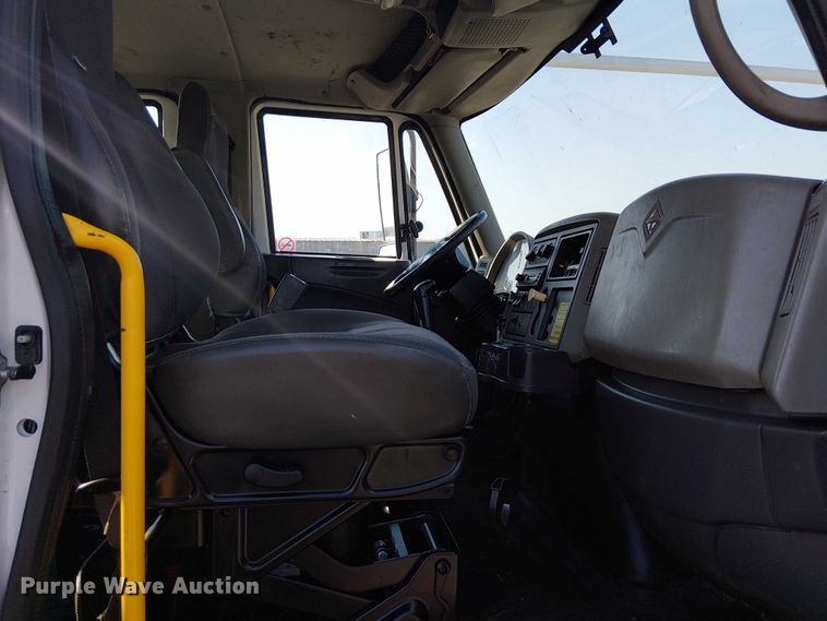 image for item NU9727 2009 International 7500 Crew Cab crane truck