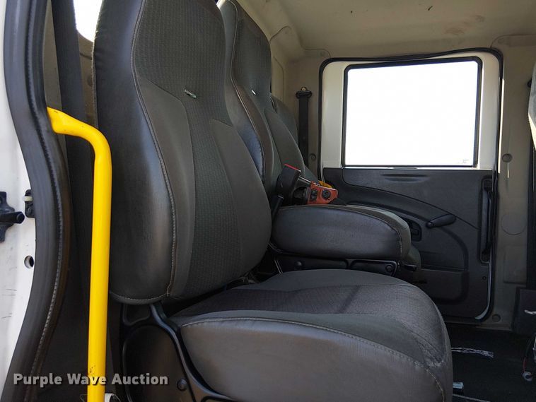 image for item NU9727 2009 International 7500 Crew Cab crane truck