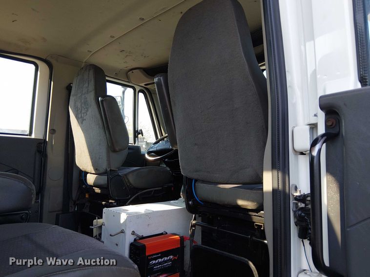 image for item NU9727 2009 International 7500 Crew Cab crane truck