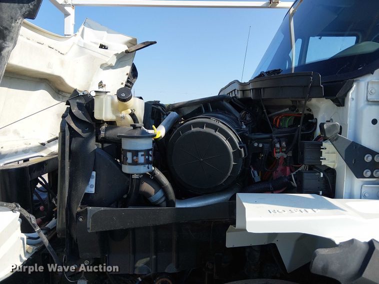 image for item NU9727 2009 International 7500 Crew Cab crane truck