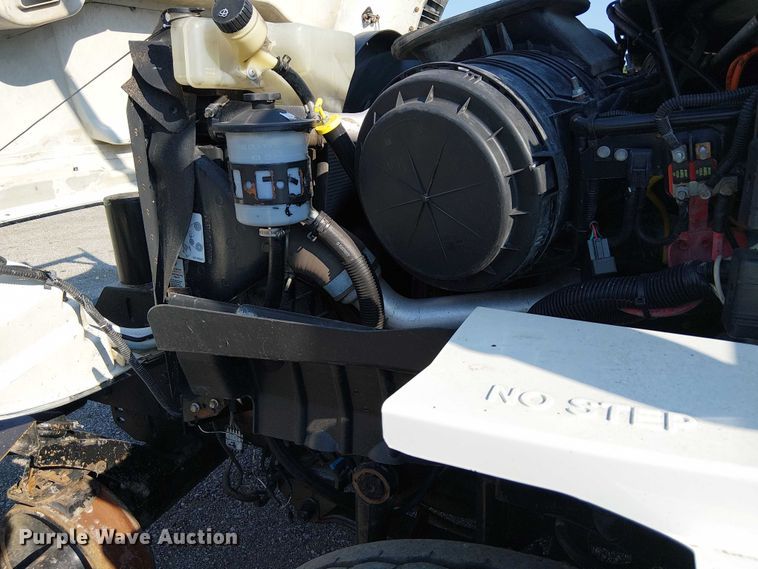 image for item NU9727 2009 International 7500 Crew Cab crane truck