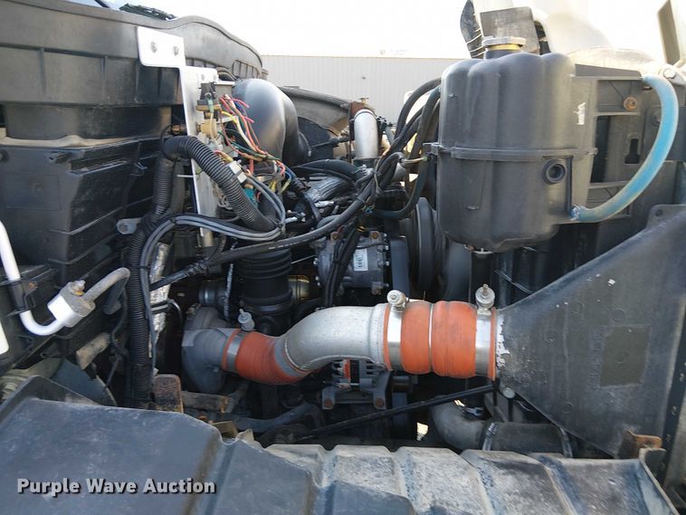 image for item NU9727 2009 International 7500 Crew Cab crane truck