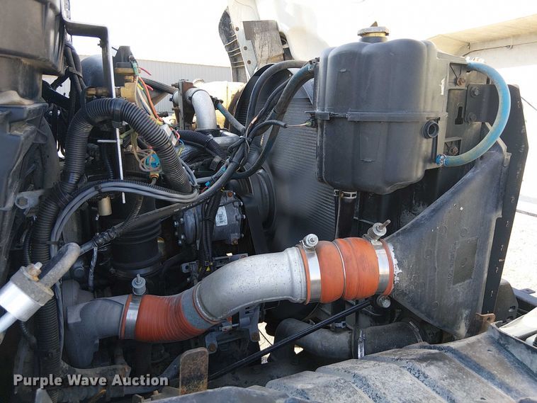 image for item NU9727 2009 International 7500 Crew Cab crane truck