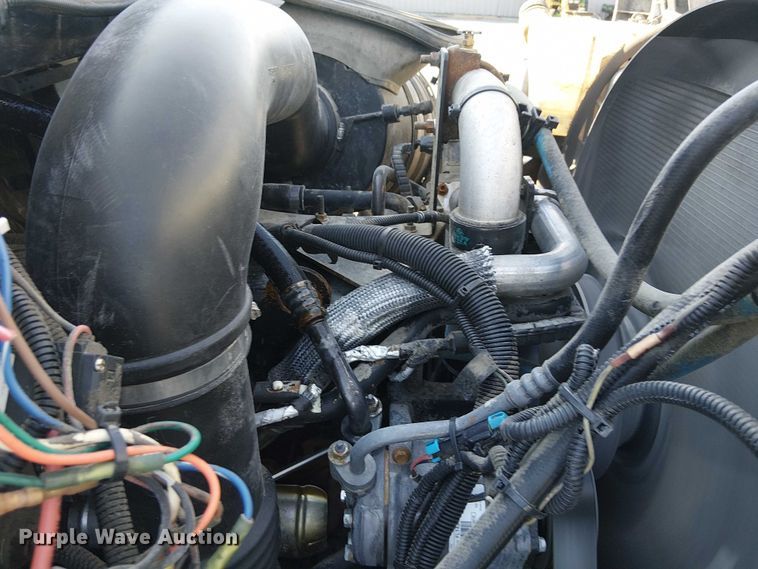 image for item NU9727 2009 International 7500 Crew Cab crane truck